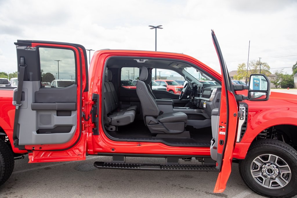 2025 Ford F-350 XLT photo 31