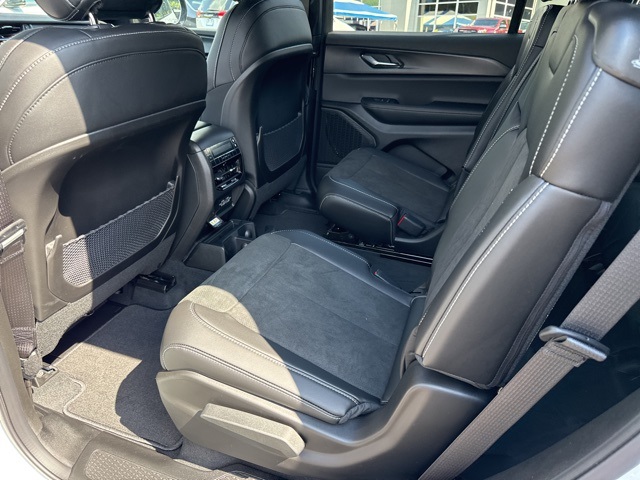 2025 Jeep Grand Cherokee Altitude X photo 14