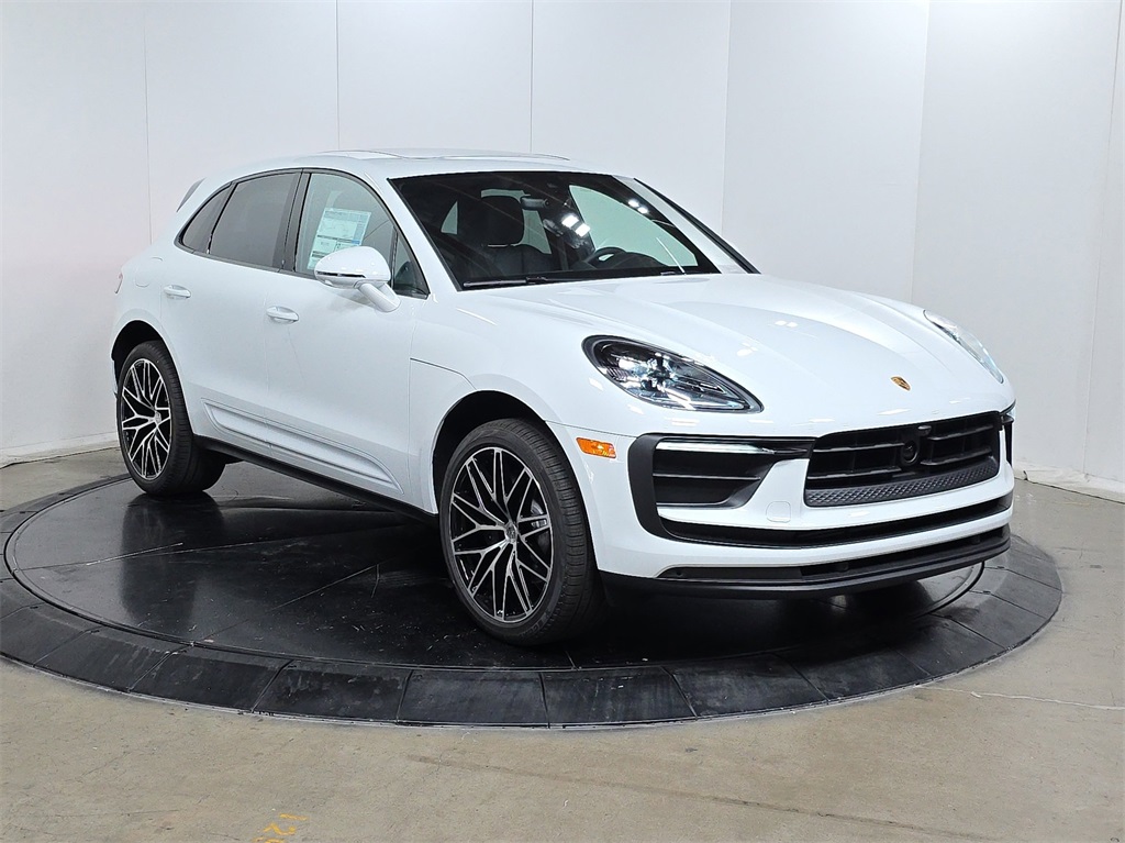 2026 Porsche Macan T photo 3