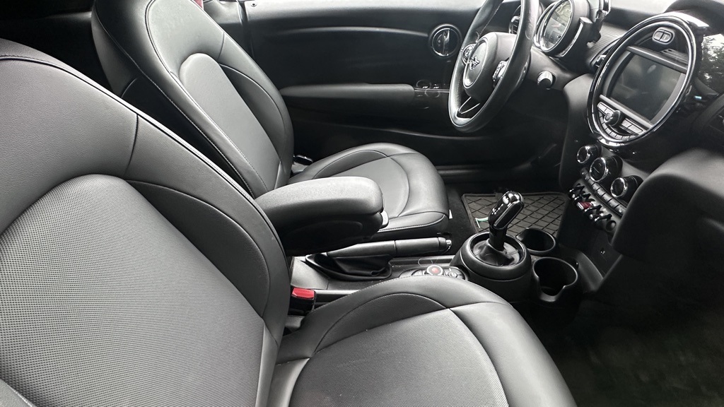 2020 Mini Cooper Signature photo 4