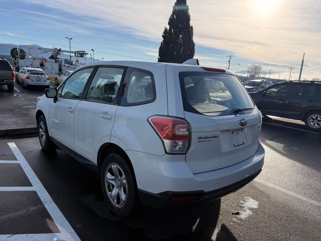 2017 Subaru Forester 2.5i photo 2