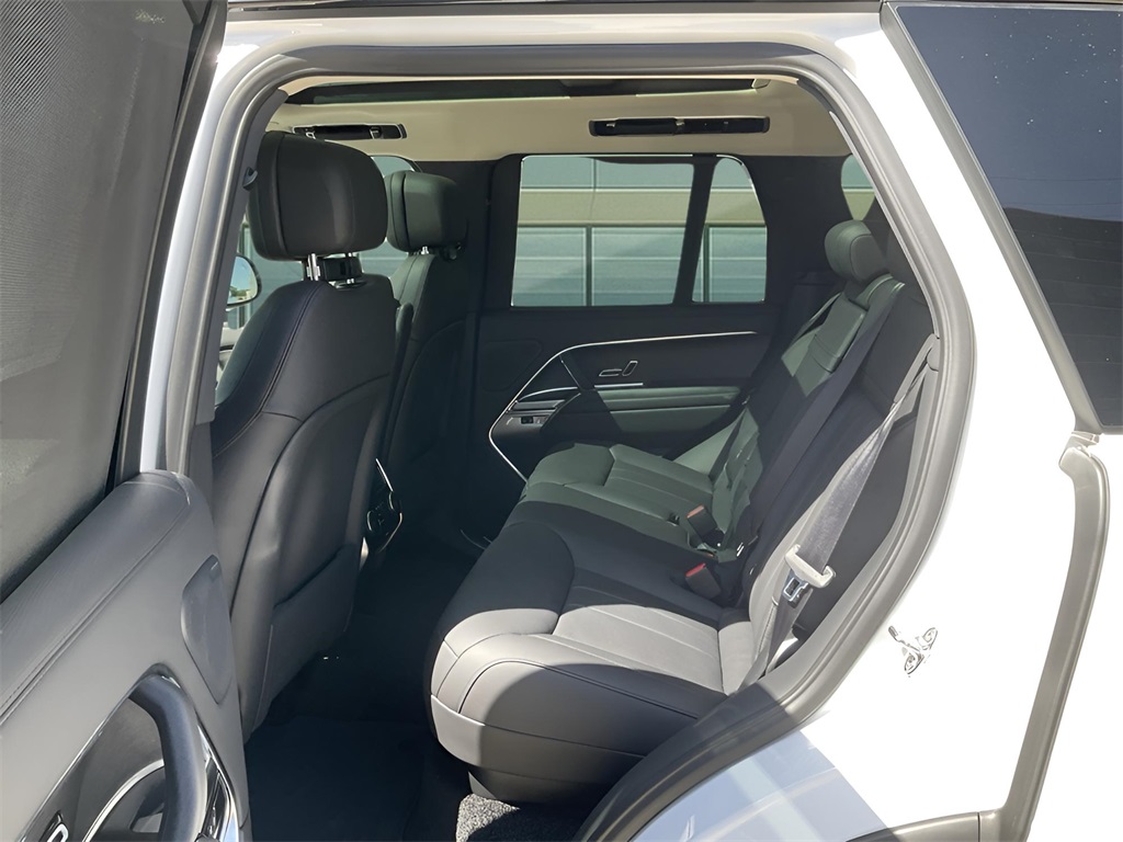 2025 Land Rover Range Rover SE photo 10