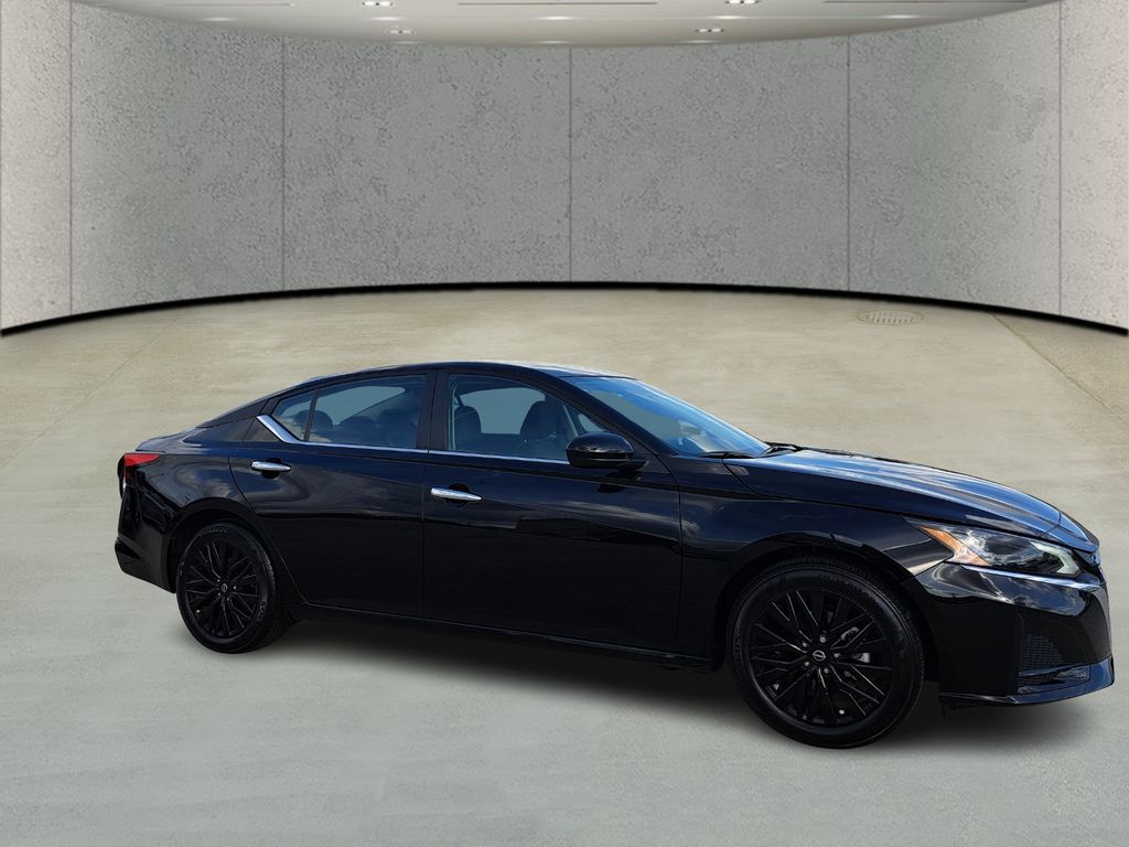 2025 Nissan Altima 2.5 SV photo 3