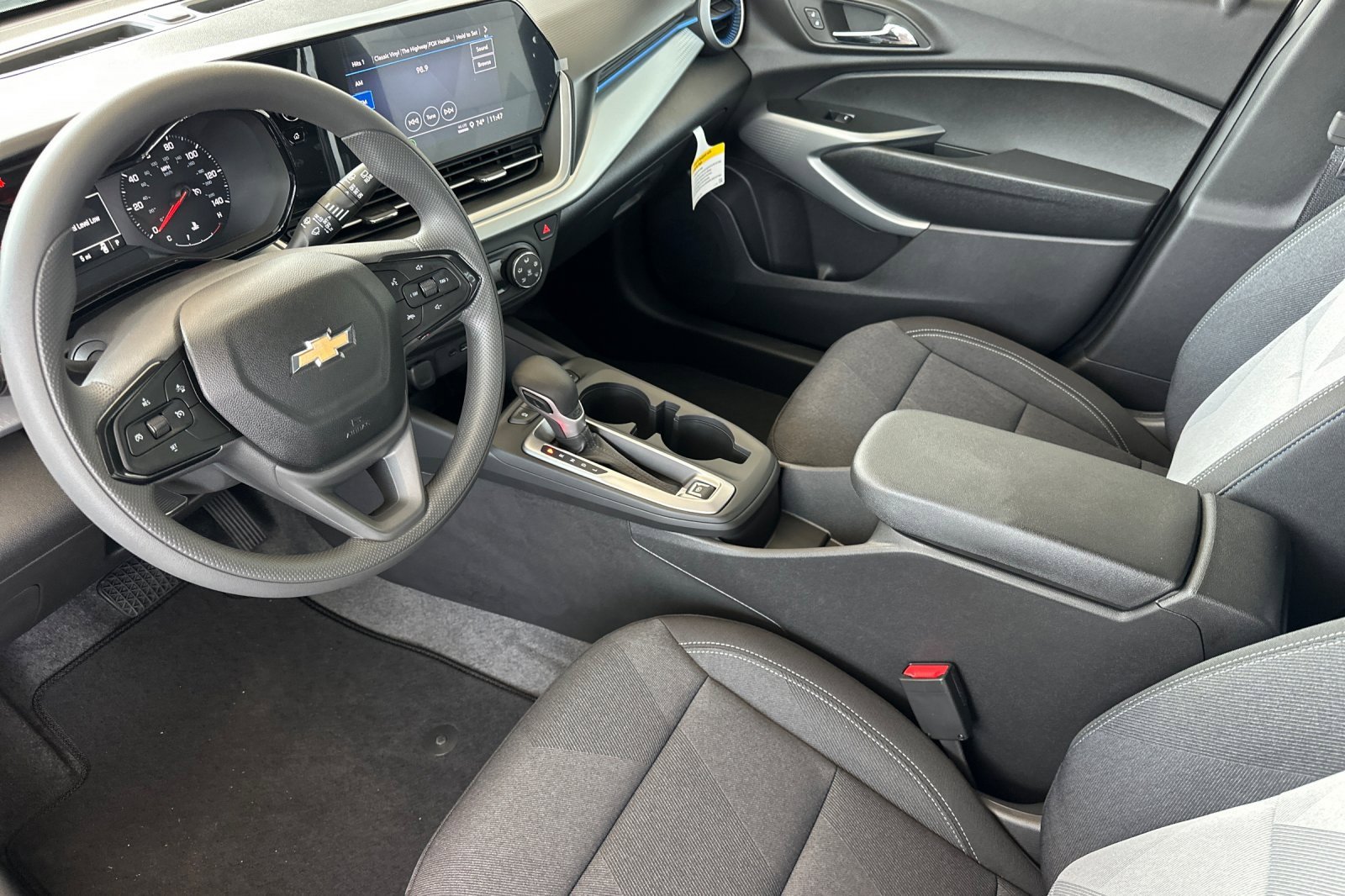 2025 Chevrolet Trax LS photo 8