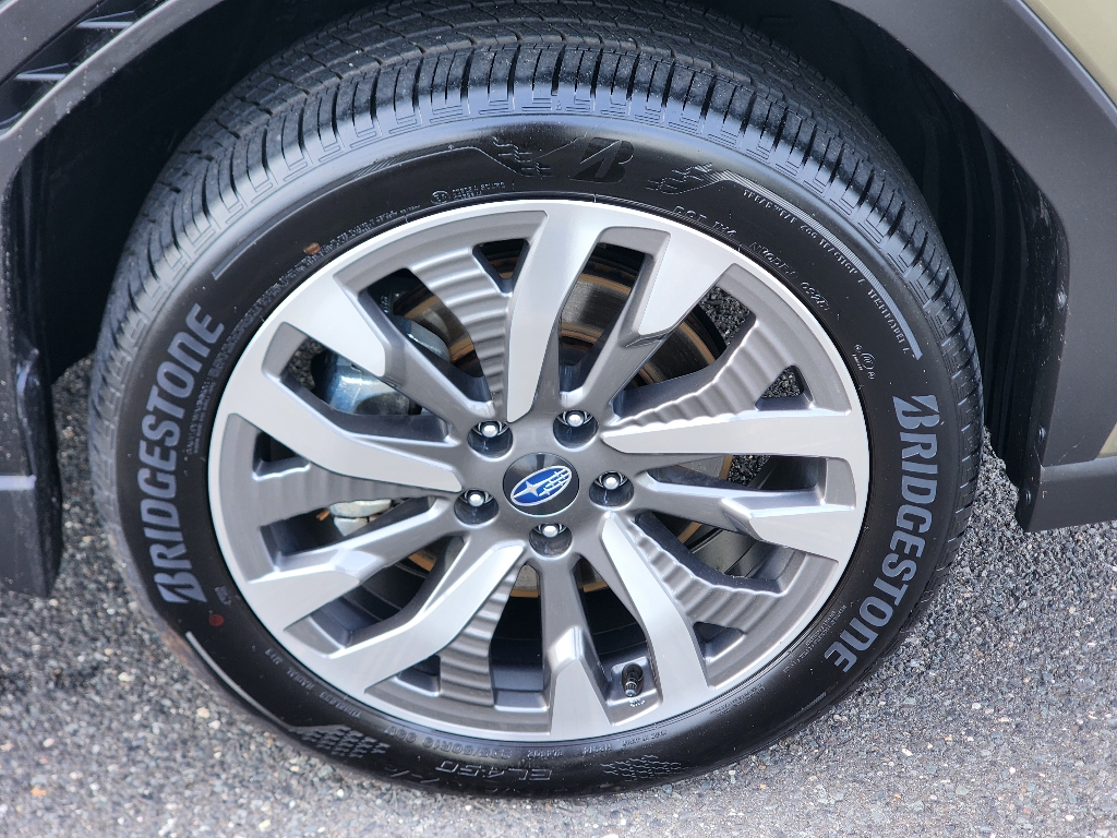 2025 Subaru Forester Touring photo 4