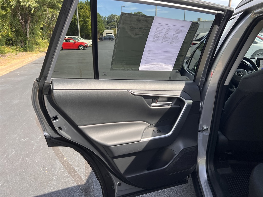2024 Toyota RAV4 XLE photo 10
