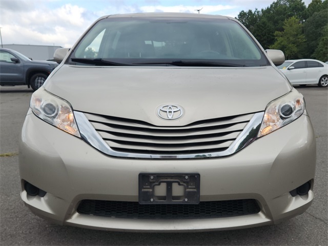 2015 Toyota Sienna LE photo 8