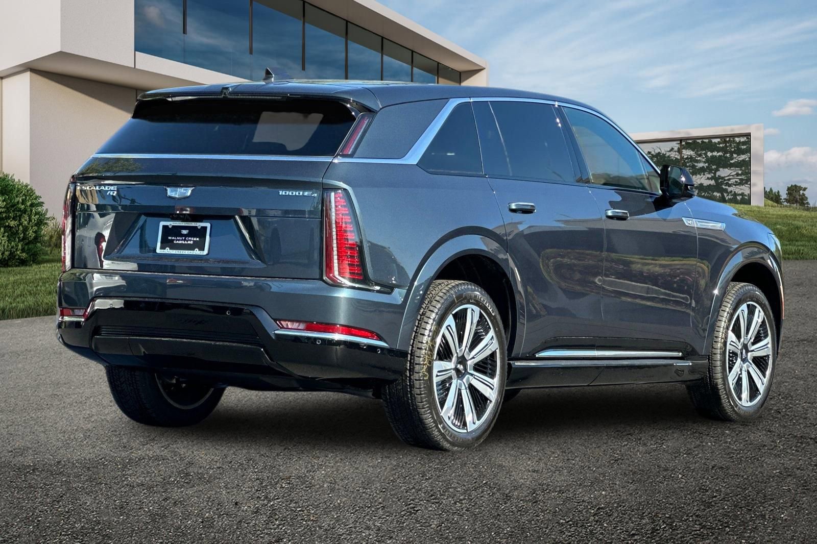 2025 Cadillac Escalade IQ Luxury photo 2