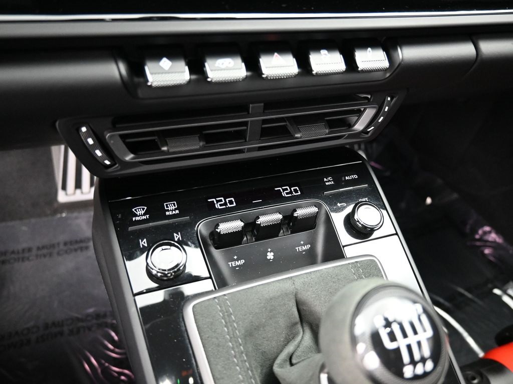 2024 Porsche 911 T photo 21