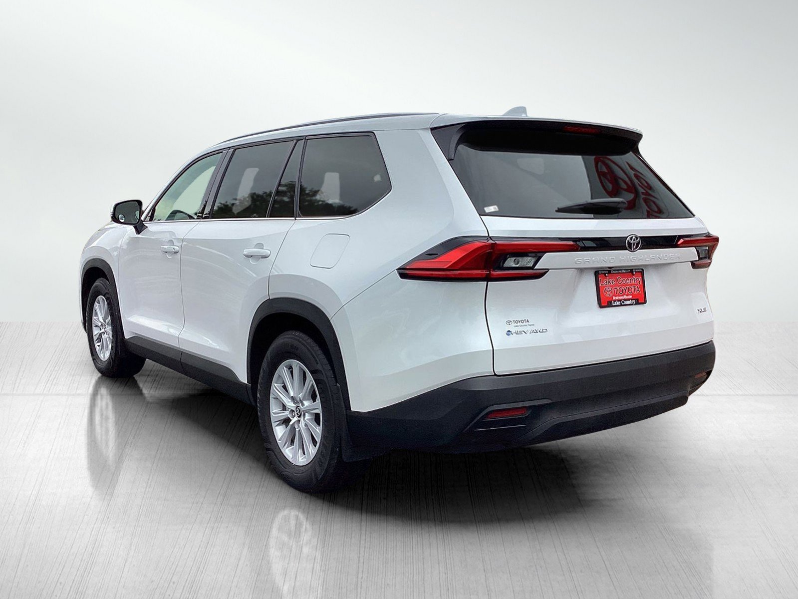 2024 Toyota Highlander Hybrid XLE photo 3
