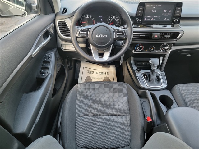 2023 Kia Seltos LX photo 24