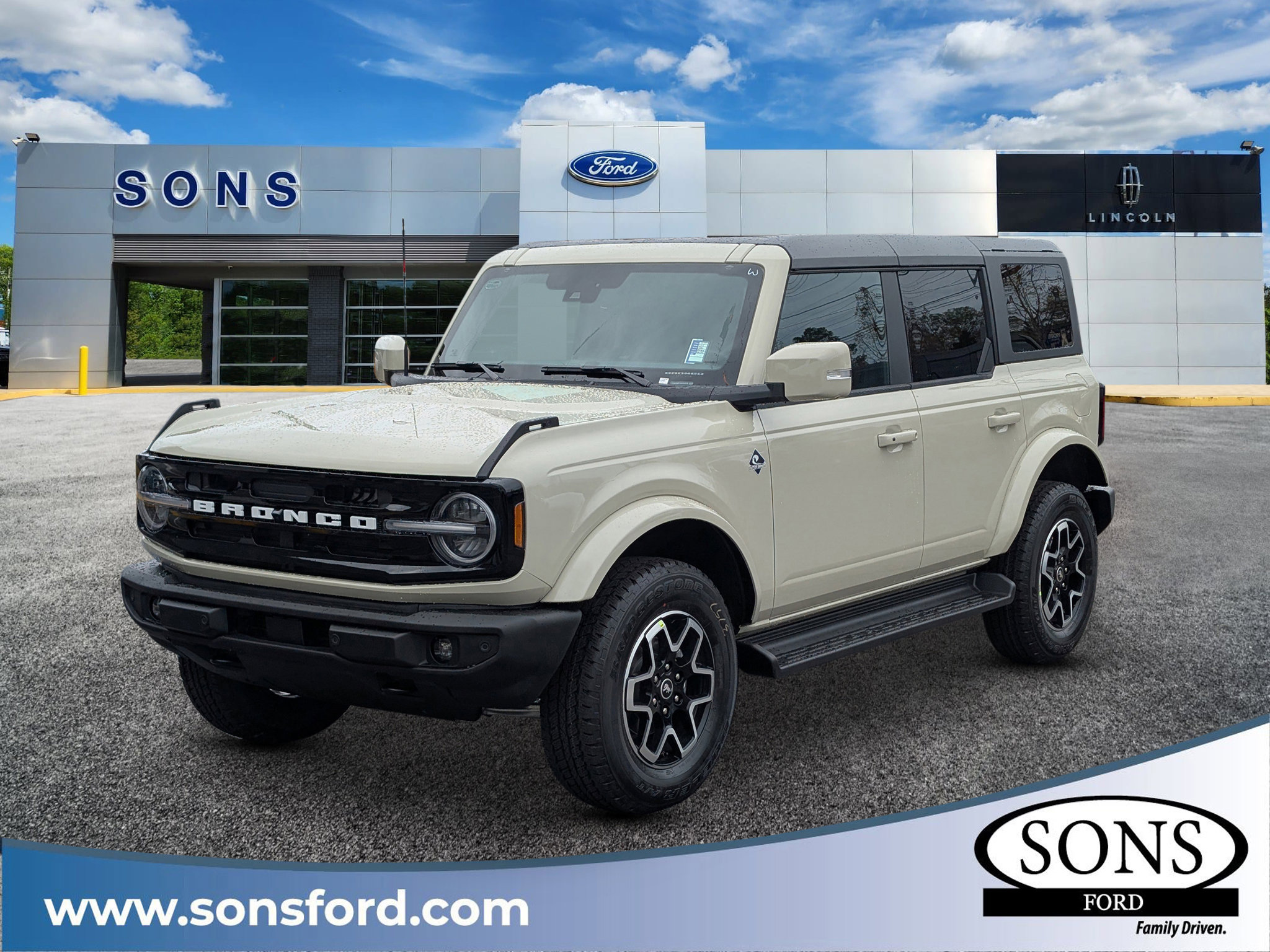 2025 Ford Bronco 4-Door Outer Banks's photo