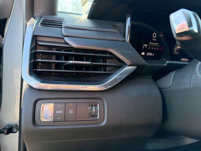 2025 GMC ACADIA - Image 18