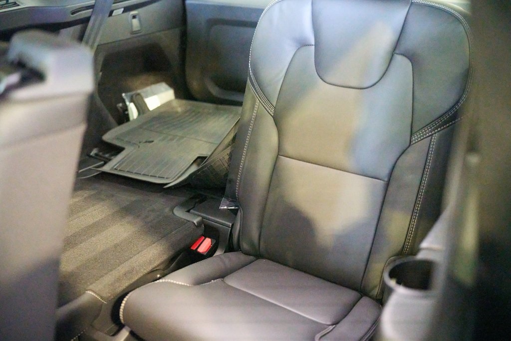 2025 VOLVO XC90 - Image 15