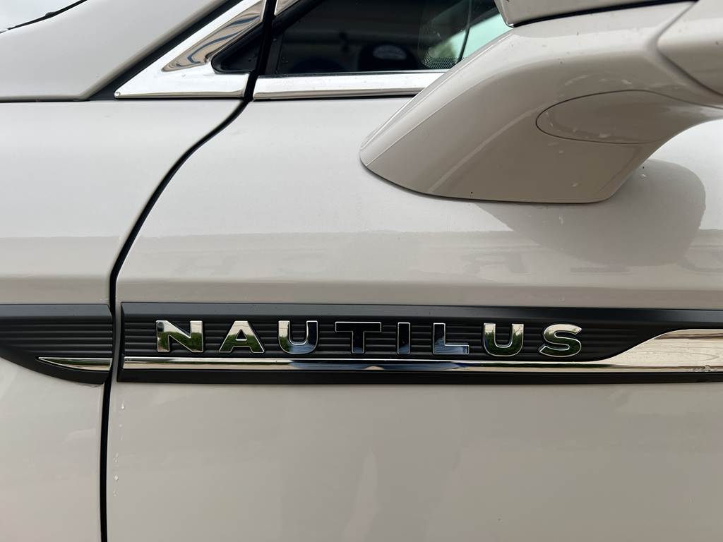 2019 Lincoln Nautilus Reserve photo 12