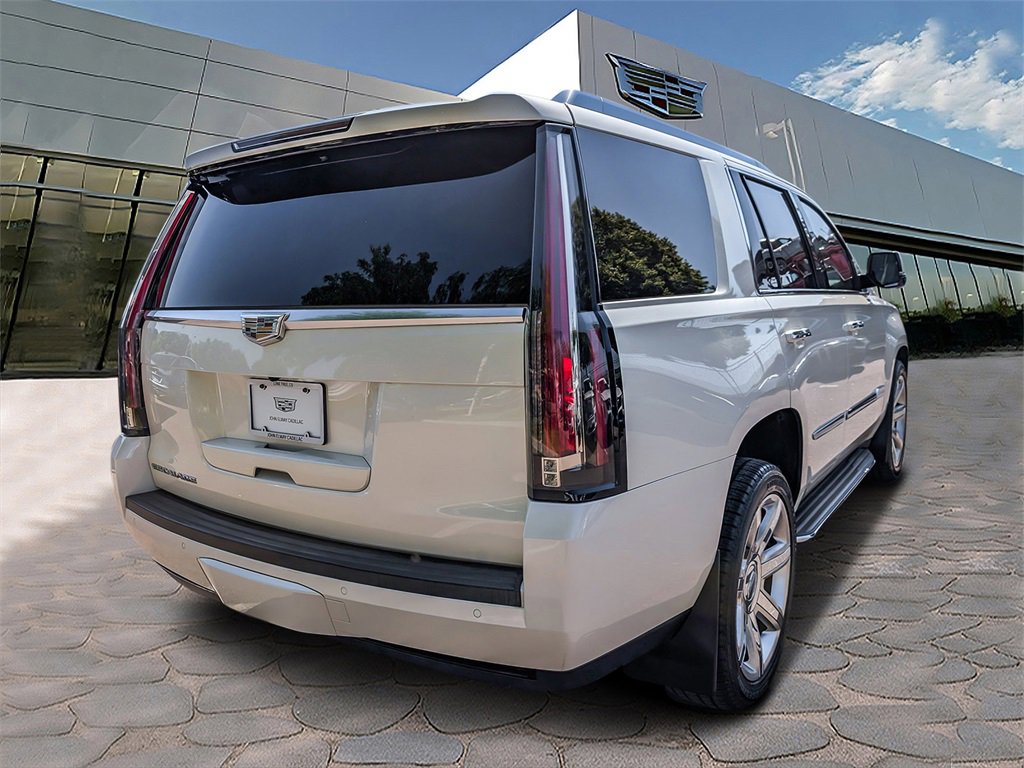2015 Cadillac Escalade Luxury photo 4