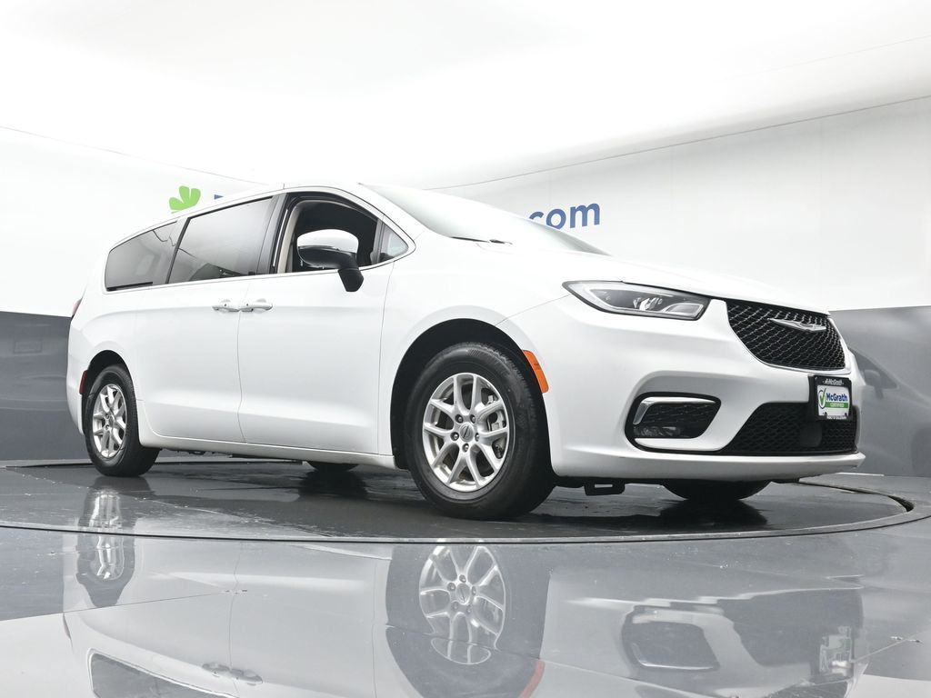 2023 Chrysler Pacifica Touring L photo 19