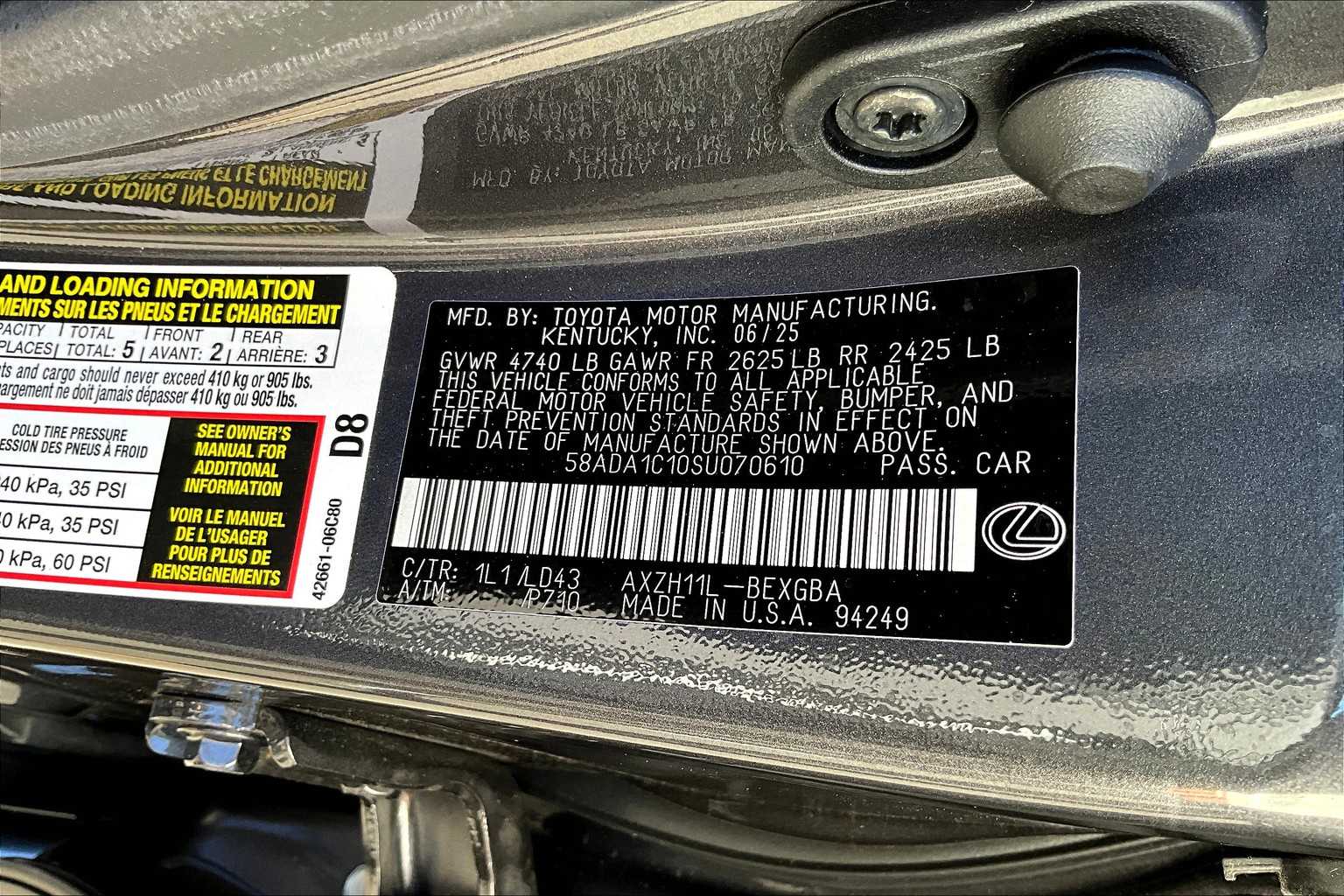 2025 Lexus ES 300h photo 16
