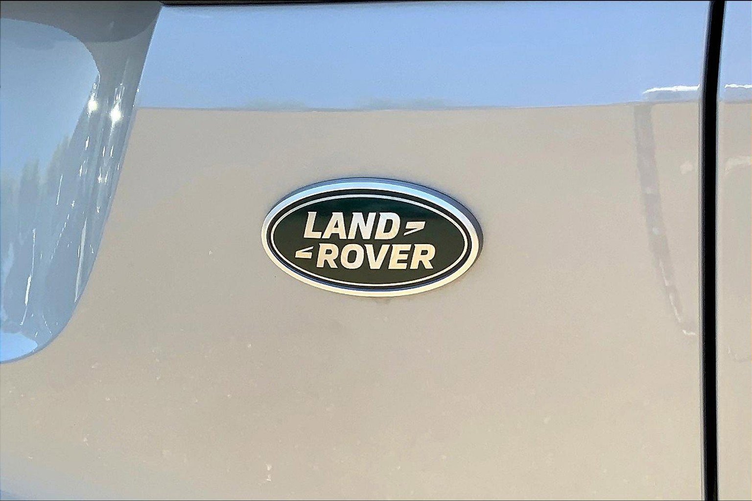 2023 Land Rover Range Rover Evoque R-Dynamic SE photo 8