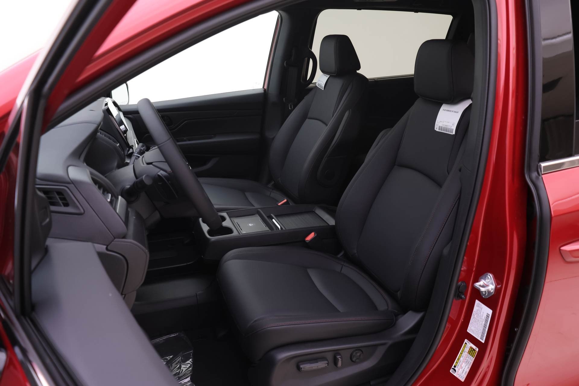 2026 Honda Odyssey photo 4