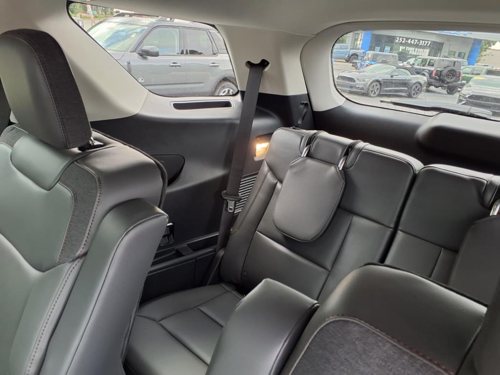 2025 Ford Explorer photo 4