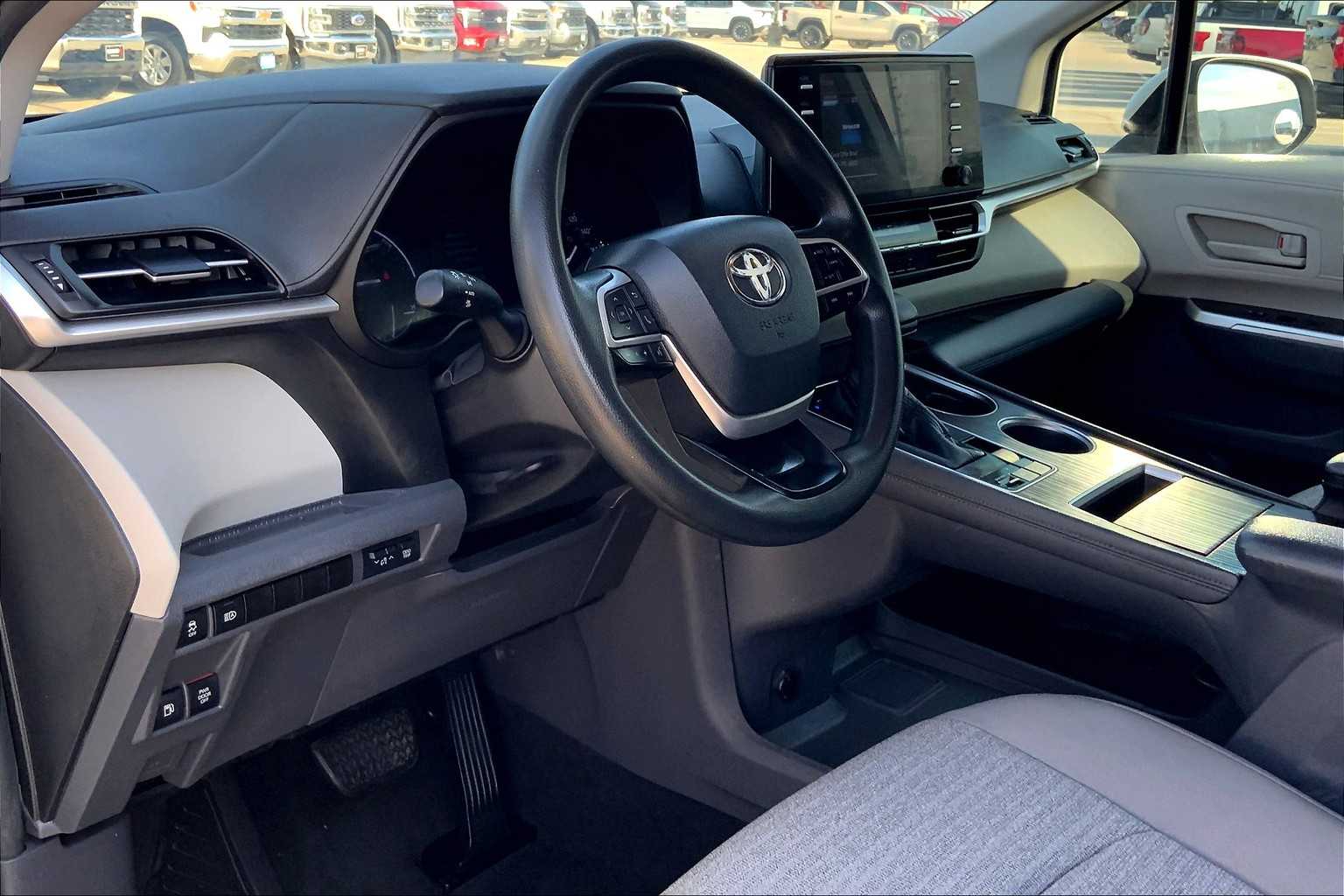 2021 Toyota Sienna LE photo 15