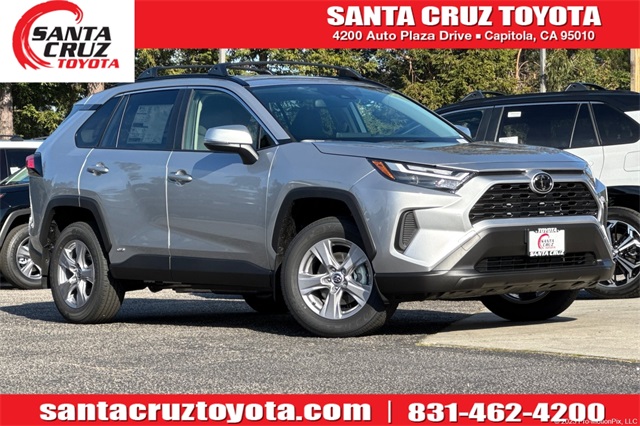 2025 Toyota RAV4 XLE's photo