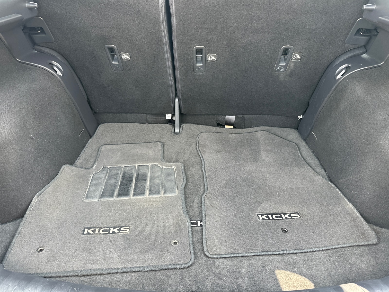 2020 Nissan Kicks S photo 17