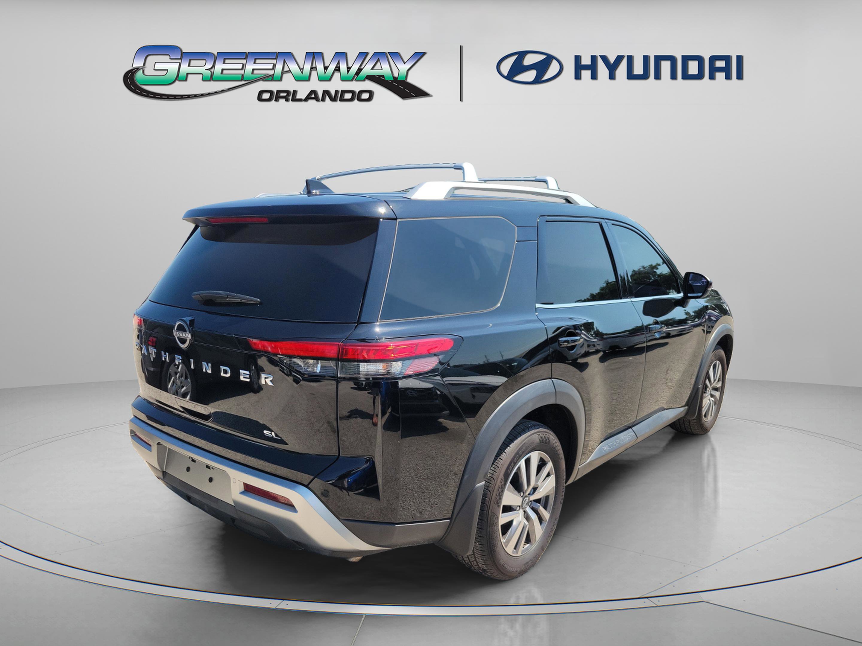 2022 Nissan Pathfinder SL photo 4