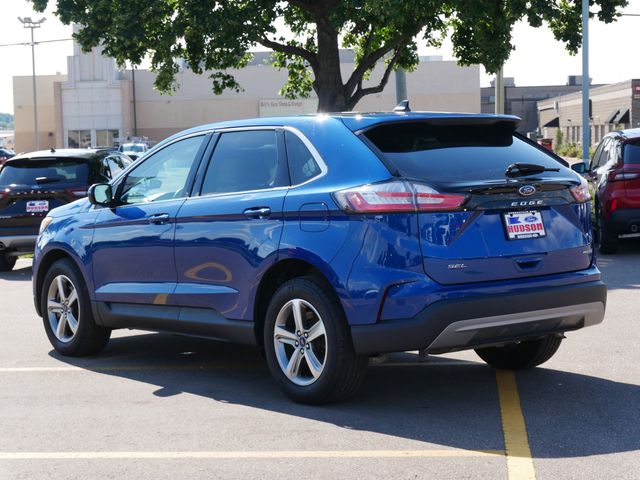 2022 Ford Edge SEL photo 2