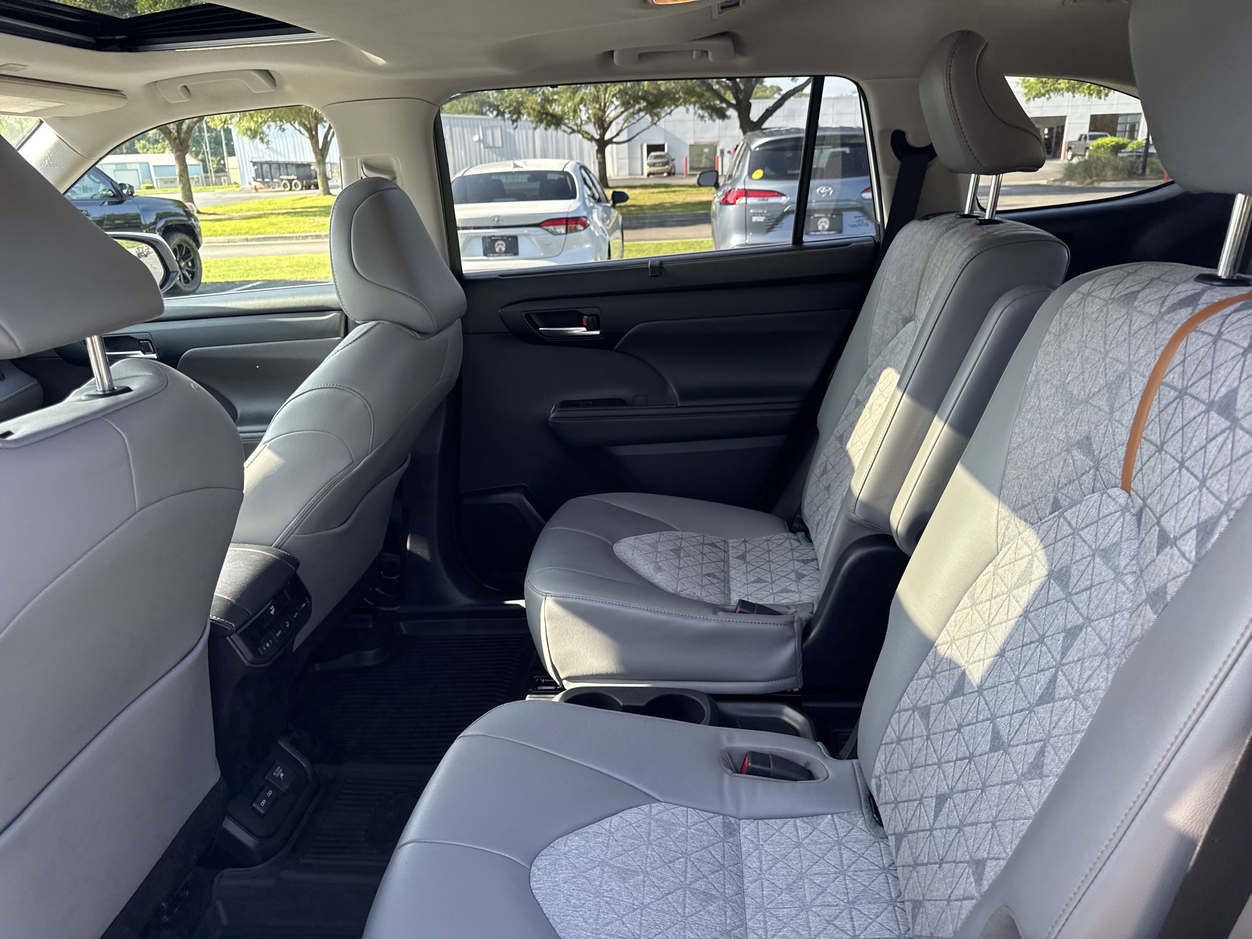 2023 Toyota Highlander Bronze Edition photo 19