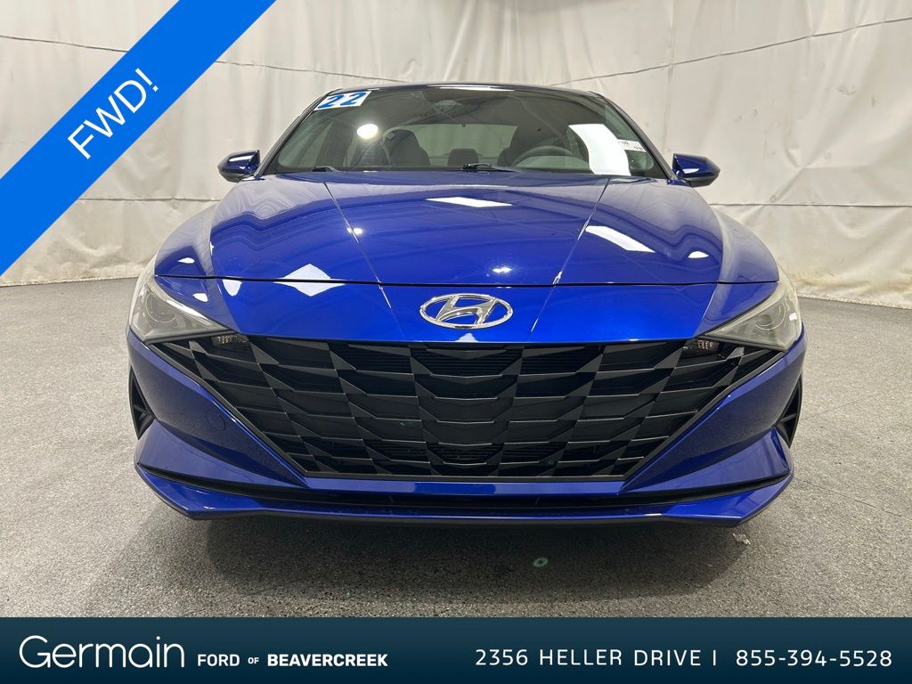 2022 Hyundai Elantra SEL photo 2