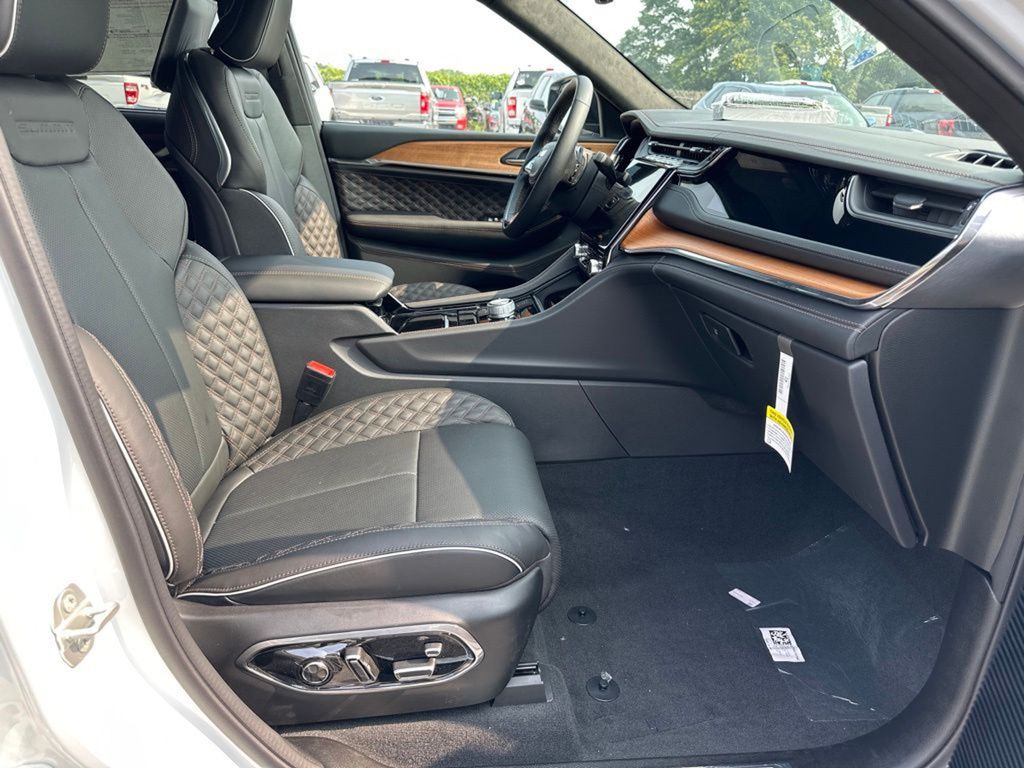 2023 Jeep Grand Cherokee Summit Reserve 4xe photo 16