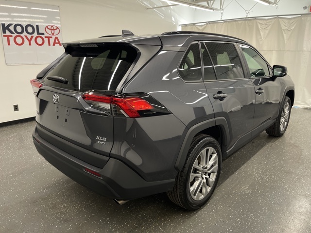 2022 Toyota RAV4 XLE Premium photo 2
