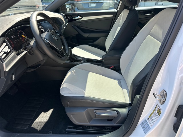 2021 Volkswagen Jetta R-Line photo 8