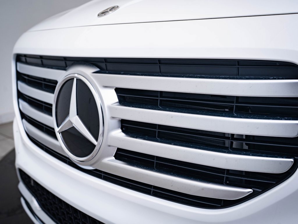 2026 Mercedes Benz GLB 250 4MATIC photo 3