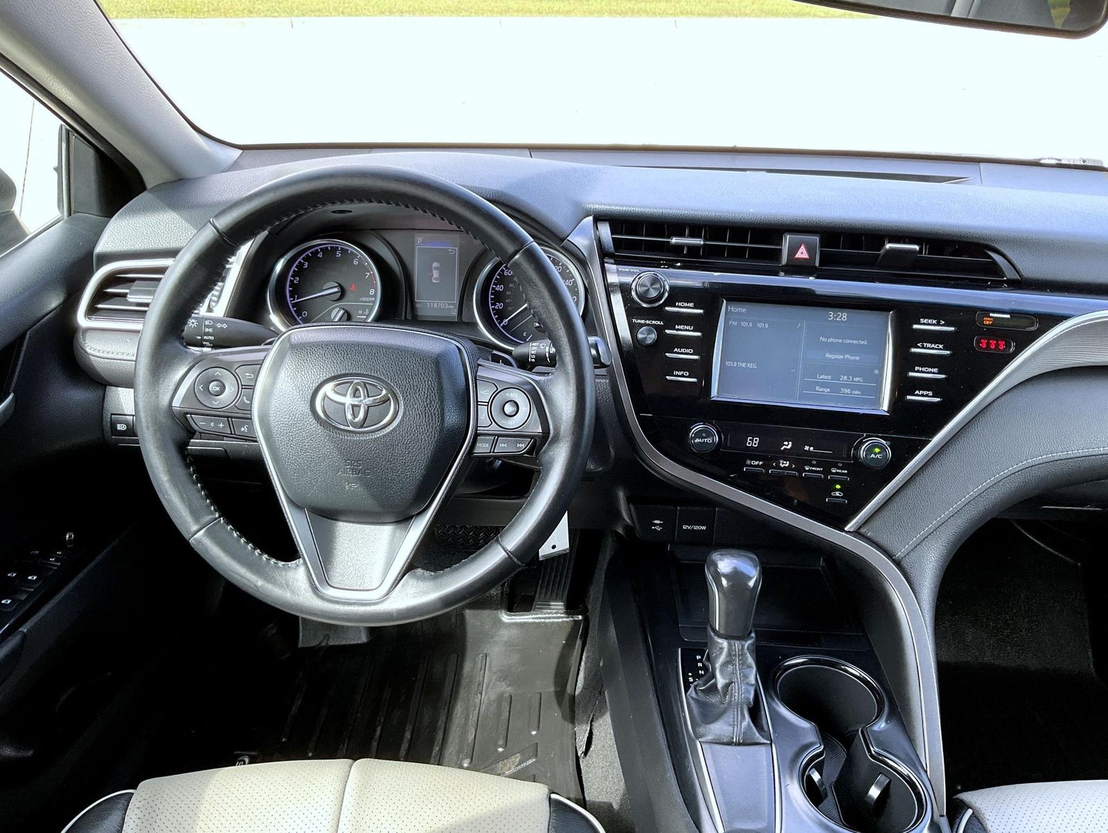 2018 Toyota Camry SE photo 13