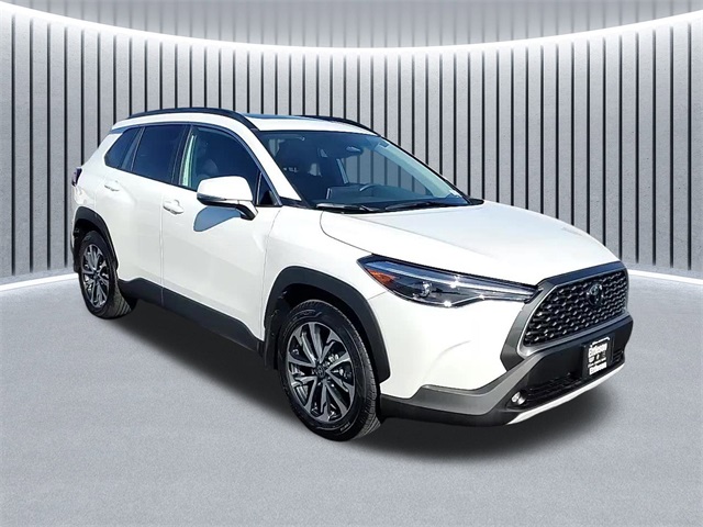 2024 Toyota Corolla Cross XLE's photo