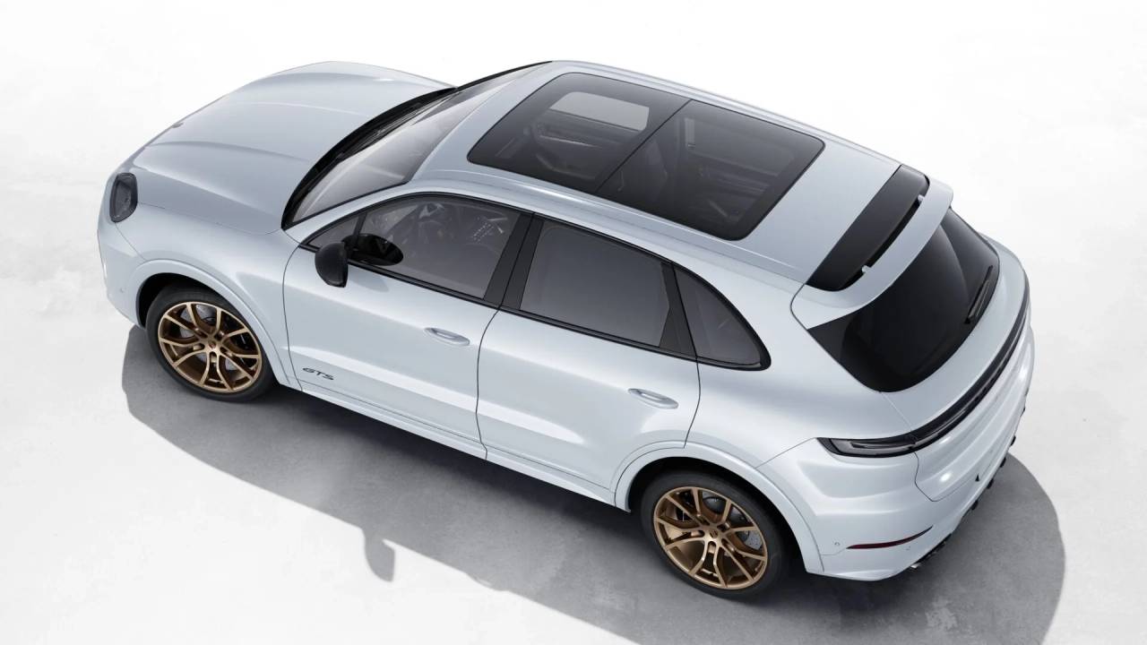 2025 Porsche Cayenne GTS photo 3