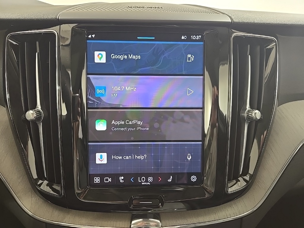 2025 Volvo XC60 B5 Plus photo 16