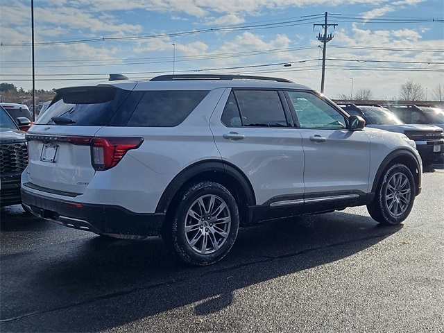 2025 Ford Explorer photo 3