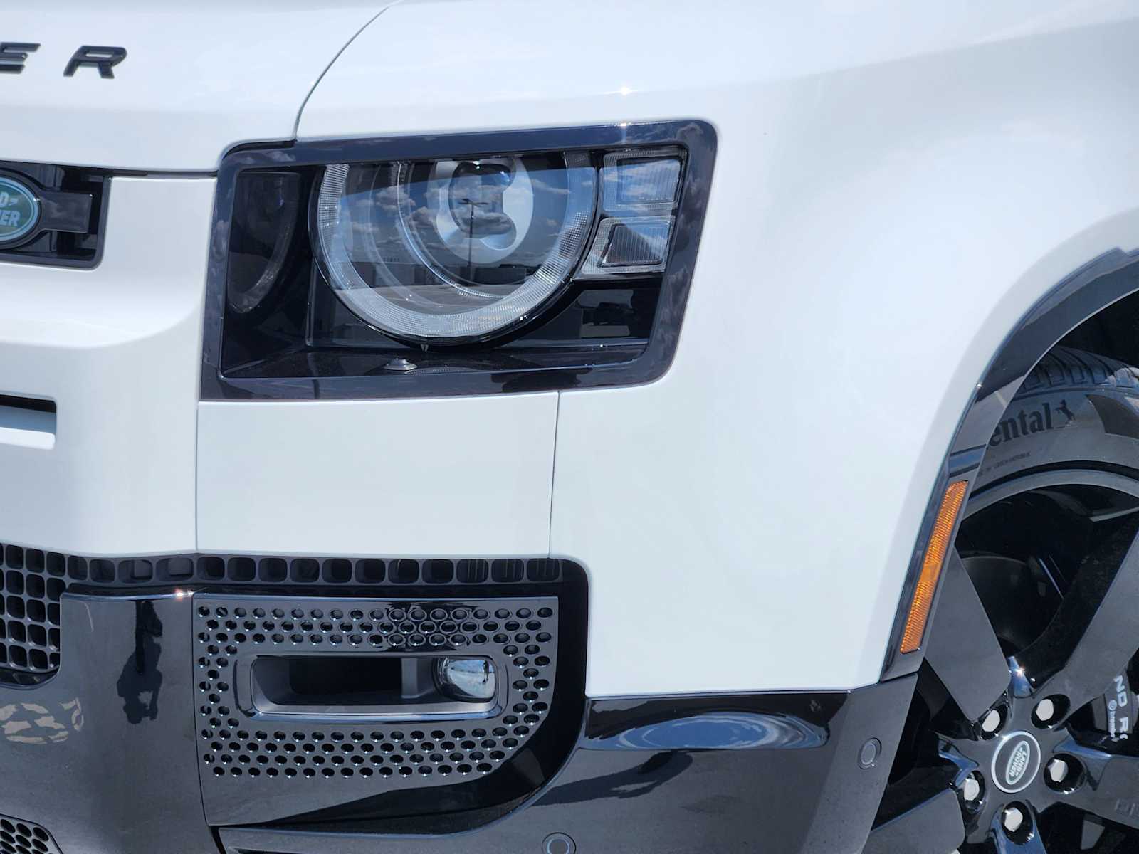 2025 Land Rover Defender 130 V8 photo 8