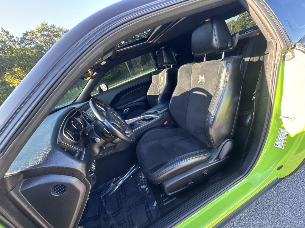 2019 Dodge Challenger R/T Scat Pack Widebody photo 13
