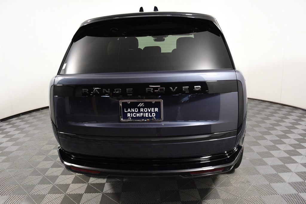 2025 Land Rover Range Rover SE photo 5