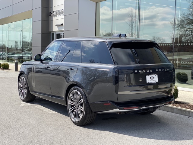 2025 Land Rover Range Rover SE photo 3