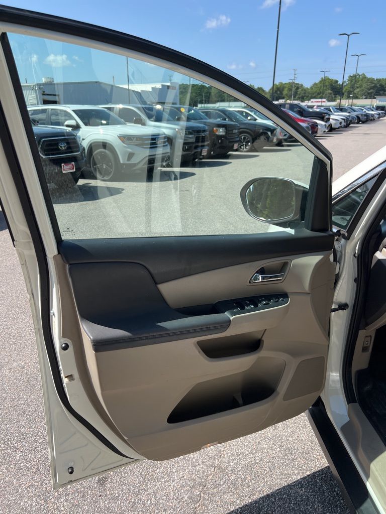 2016 Honda Odyssey EX-L photo 9