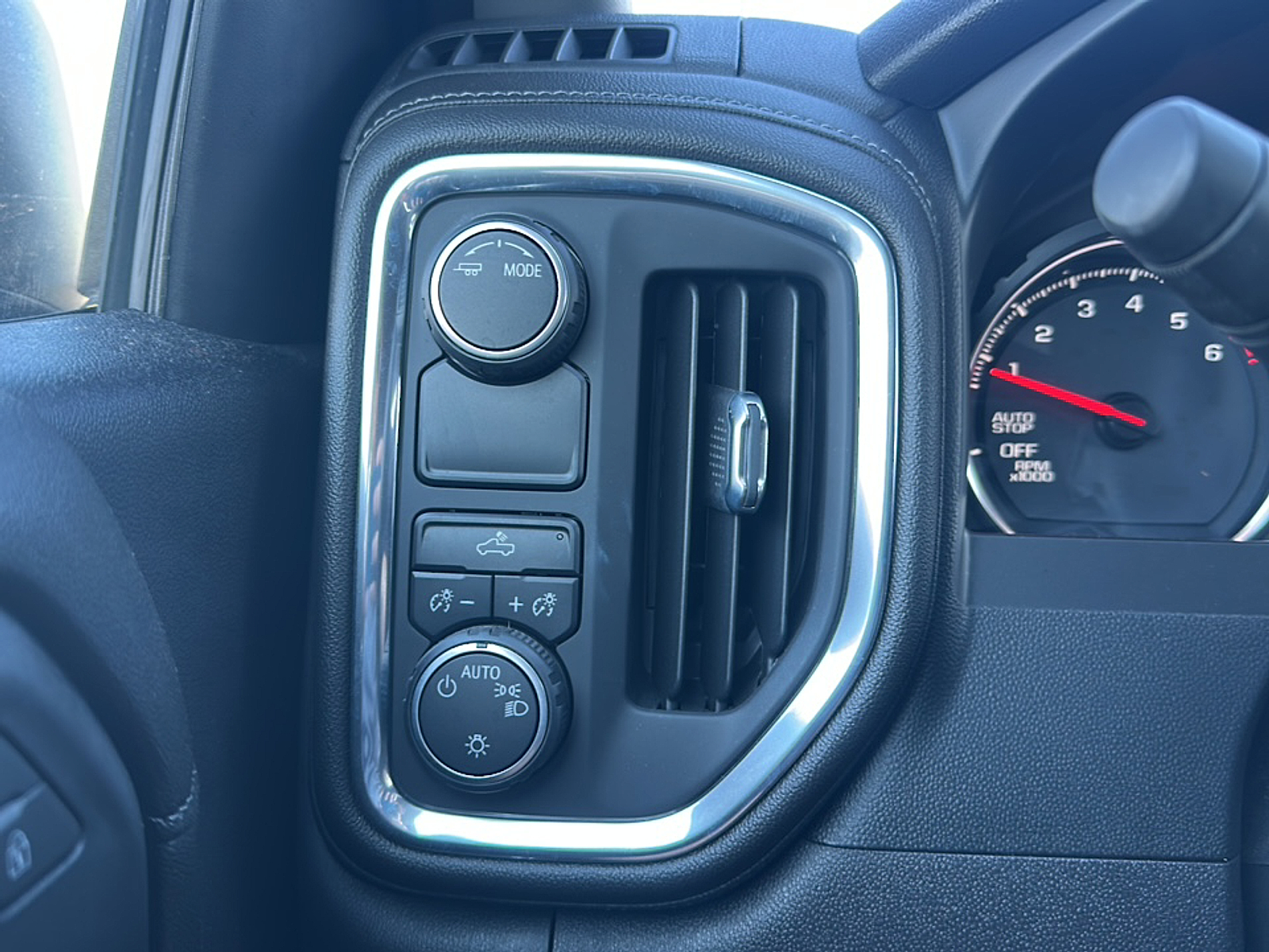 2021 Chevrolet Silverado 1500 LT photo 13