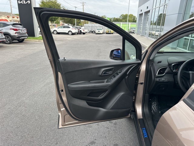 2018 Chevrolet Trax LS photo 25