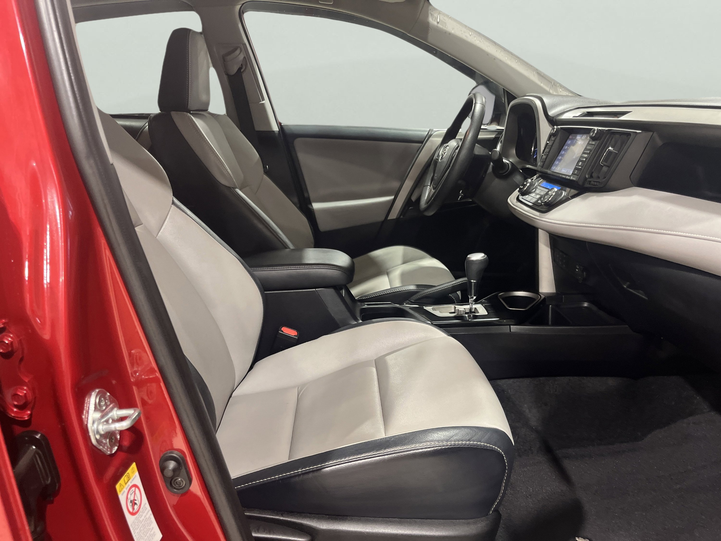 2017 Toyota RAV4 Limited photo 12
