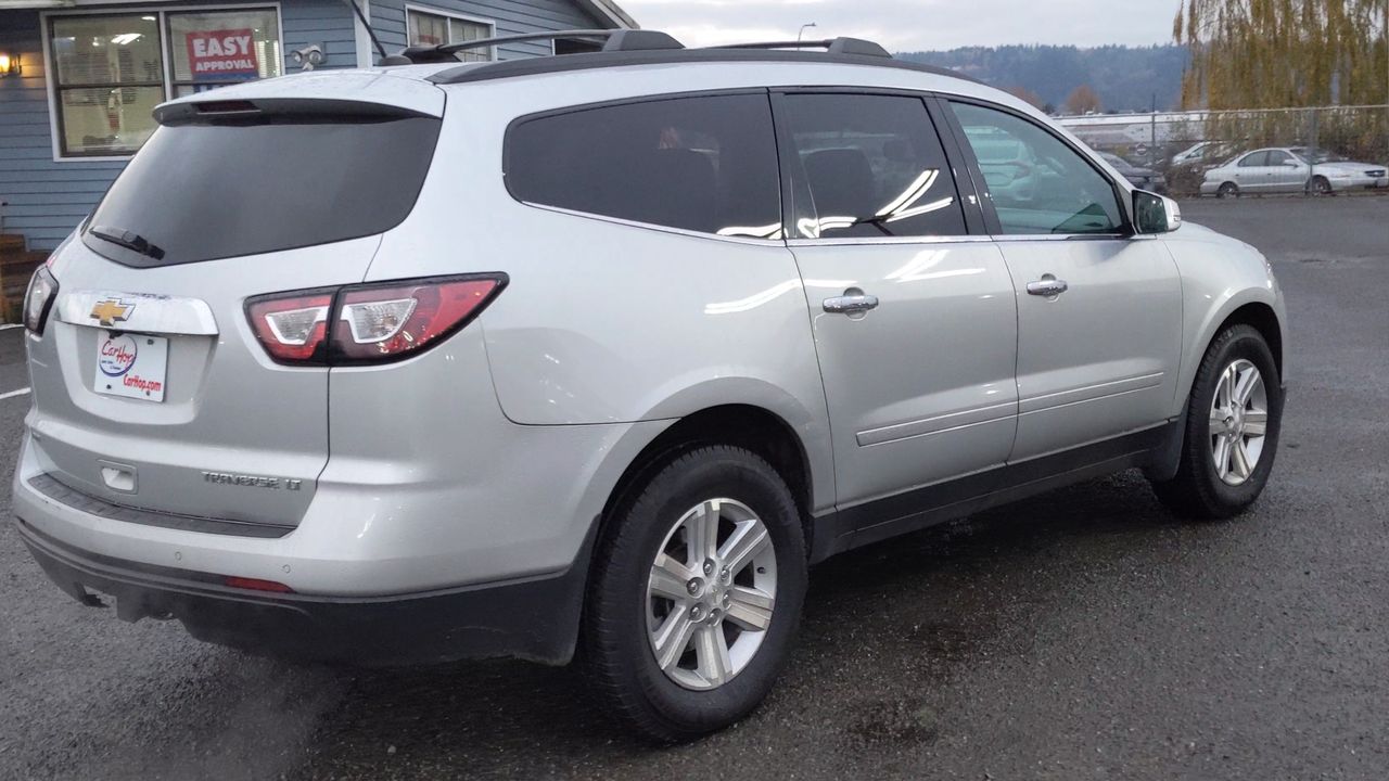 2014 Chevrolet Traverse 1LT photo 2